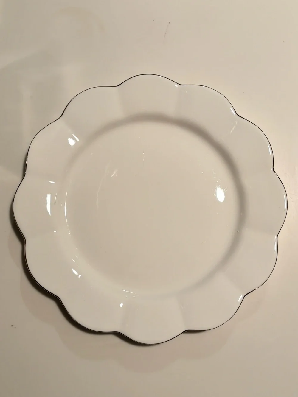 Grace Teaware White Fine Porcelain 11” Scalloped Gold Rim Dinner Plate
